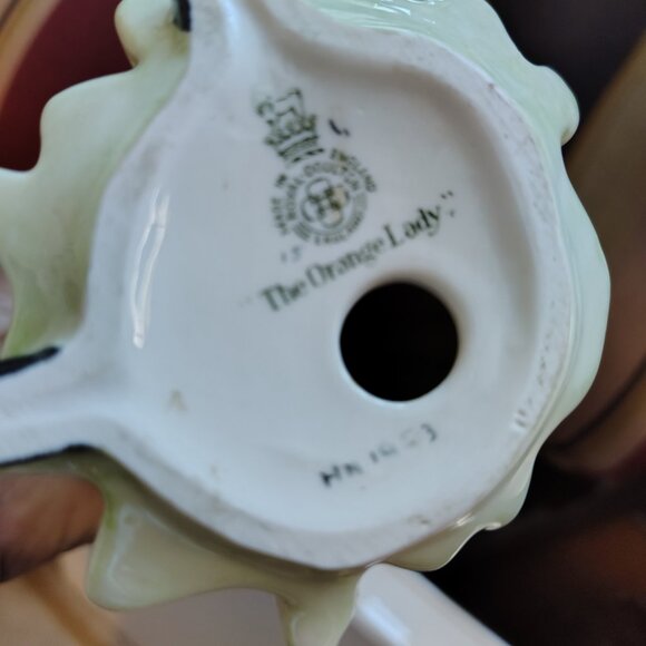 Vintage Mint Royal Doulton "The Orange Lady" Figurine - Picture 8 of 9